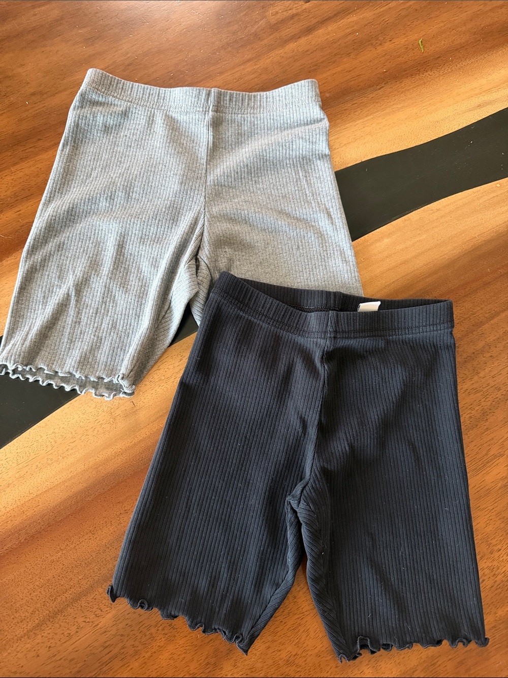 Kids Ribbed Bike Shorts - black and Heather Gray